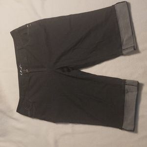 I•N•C (International Concepts Woman) Cropped Dark Demin Capris